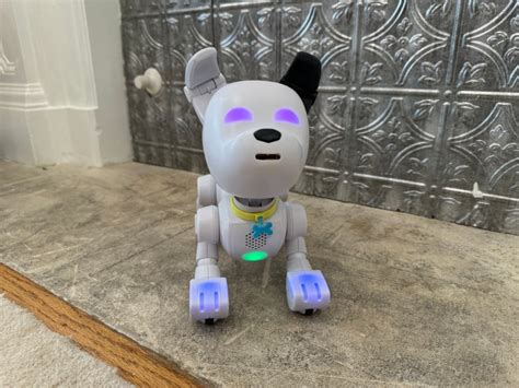 Review: $80 interactive robot Dog-E delivers tail-wagging fun