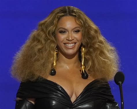 Review: In concert film ‘Renaissance,’ Beyoncé offers glimpse into personal life during world tour