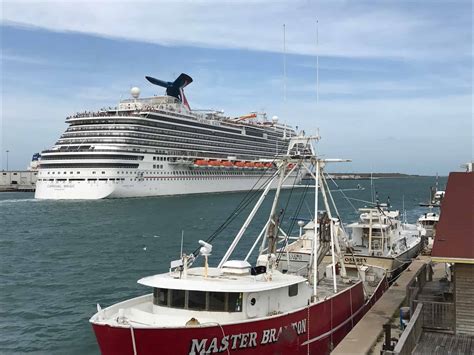 Review: Port Canaveral Cruise Sailaway at Fish Lips