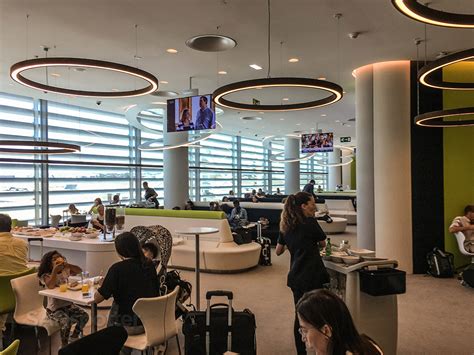 Review: TAP Portugal Premium Business Lounge, Lisbon, Portugal