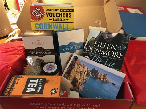 Review: The Travelling Reader Subscription Box - Anglotopia.net