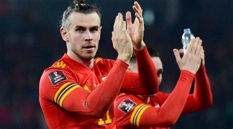 Reynolds, McElhenney make audacious Wrexham offer to Bale