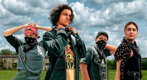 Rez dogs show. Aug 2, 2022 · The show features an almost entirely Indigenous cast and production team and has been praised for its groundbreaking narrative. Reservation Dogs follows a quartet of Native American teenagers who ... 