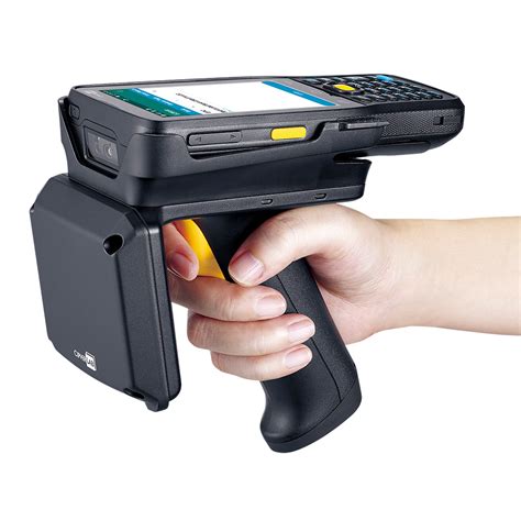The DS9900 Series with RFID combines barcode scanning and UHF RFID reading/writing in a single platform—providing an ideal solution for tracking serial numbers, expiration dates, and other critical data in blood processing. Workers can read multiple RFID-tagged samples in one pass without line of sight.. 