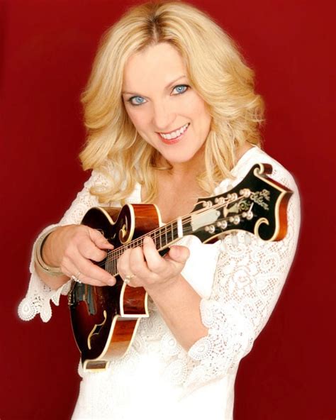 Rhonda Vincent "The Old Rugged Cross" Just love your voice. You can take any song and make it sound more than excellent.. 