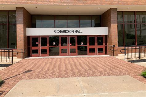Richardson Hall Photo Puning