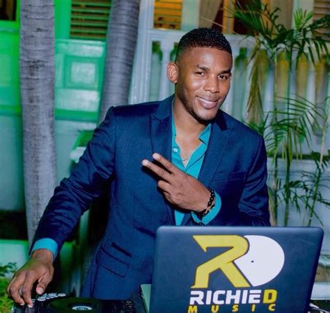 Richie d. May 31, 2023 · Producer Richie D Proposes An ‘Old School Dancehall’ Revival By Claudia Gardner May 31, 2023 06:21 PM Record producer and disc jockey Richie D has presented a formula for how Dancehall can regain its spot on the global stage. 