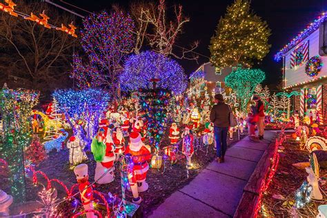 Richmond christmas lights. A Phifer Christmas at 9604 Asbury Court is a Richmond mainstay on the Tacky Light tour. Last year, the Phifers downsized to one house, but it is still a spectacular display with crowds lining up ... 