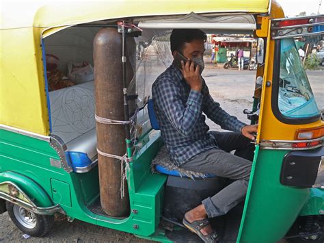 Rickshaw ‘ambulance’ offers free oxygen to India’s COVID patients