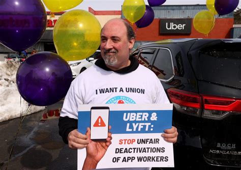 Rideshare drivers pushing for right to unionize say they make less than minimum wage