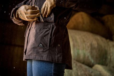 Water repellent, tough, comfortable, and warm, the Ridgecut Men's Sherpa-Lined Super-Duty Sanded Duck Hooded Jacket is ideal for facing the elements. The bi-swing back and articulated elbows provide room for easy movement.. 