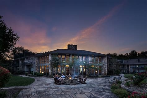 Ridges resort lake chatuge. The Ridges Resort on Lake Chatuge places you next to Chattahoochee National Forest and within a mile (2 km) of Hiwassee River. This 66-room, 3.5-star hotel welcomes business and leisure travelers with a marina, a water park, and a restaurant. 