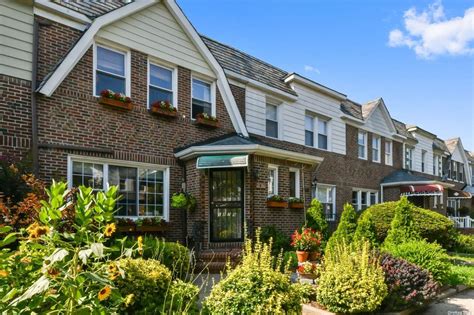 Ridgewood homes for sale. On average, homes in Ridgewood, NJ sell after 23 days on the market compared to the national average of 42 days. The average sale price for homes in Ridgewood, NJ over the last 12 months is $1,167,587, up 11% from the average home sale price over the previous 12 months. Find houses for sale under $300,000 in Ridgewood, NJ. Get real time updates. 