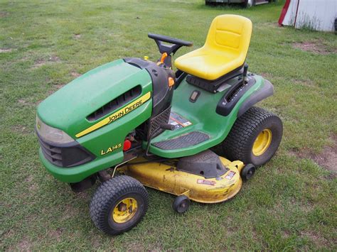 Riding Mowers and Lawn Tractors: What is the Difference?