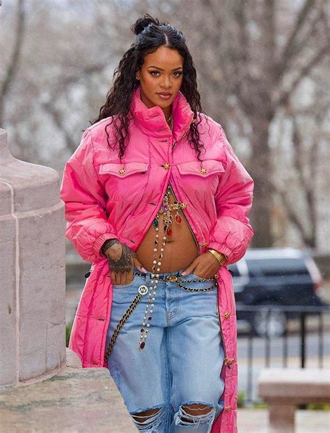 Rihanna kaç aylık hamile