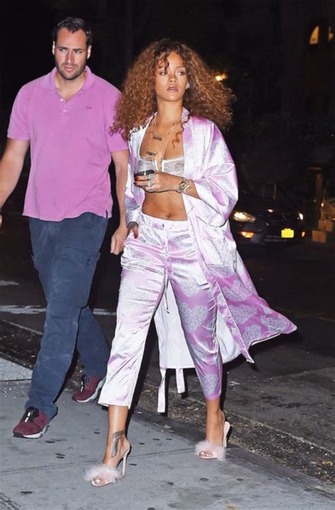 Rihanna pijama