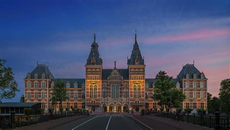 Riks museum. One Hundred Masterpieces. Lean back and discover the secrets. What makes the Rijksmuseum one of the world’s most famous museums is the fame of the masterpieces in our collection. Sit back and enjoy the revealing stories behind the best of the best. Or stop the stories for a moment and zoom in on the smallest … 