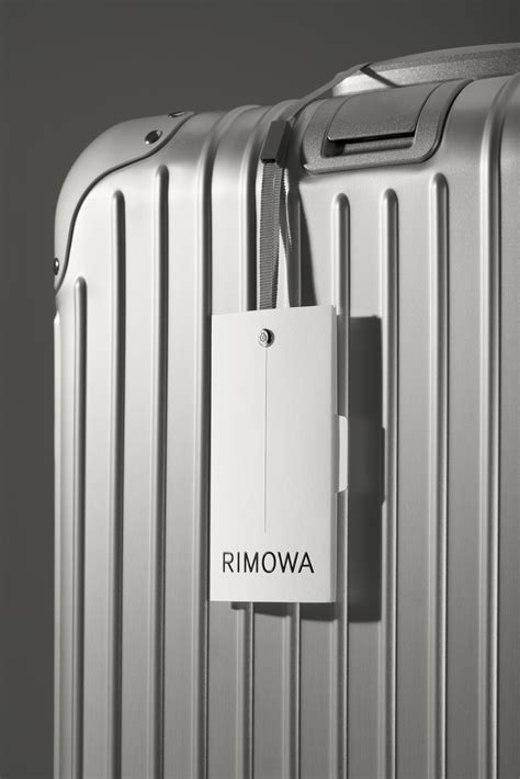 Rimowe. The unmistakable RIMOWA Original aluminum suitcase with its distinctive grooves is regarded as one of the most iconic luggage designs of all time. Change size Trunk Plus 31.5 x 14.8 x 17 inch. Size guide. Airline compatibility. Color Silver. ADD TO CART. Add to Wishlist. In Stock. Airline. 