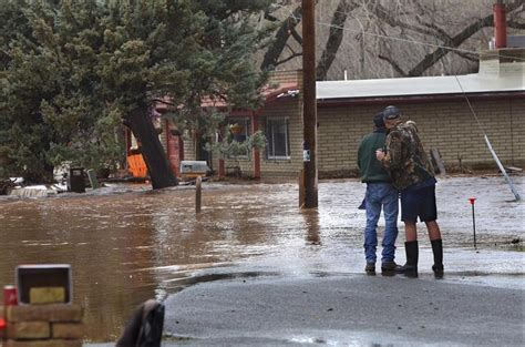 Rising floodwaters lead to more evacuation orders in Arizona