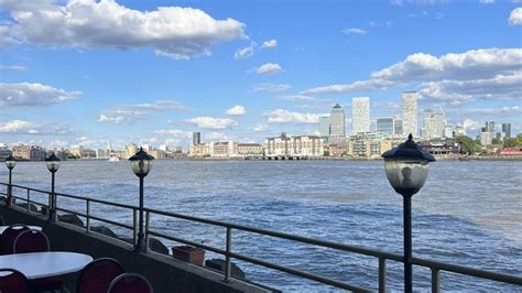 River View Restaurant Wapping - Kayak