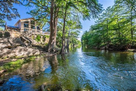 River bluff cabins. River Bluff Cabins presents one of it's newest lodging options; Cabin 1. Prices Start at $410 Maximum of 8 People. Check availability. 1100 Sq. Ft. 3 Bedrooms. 2 Full Bathroom. Fire … 