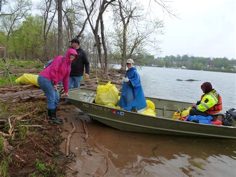  Beginning in 1989, the Ohio River Sweep is an annual cleanup event that extends over the entire length of the Ohio River. There are six states that border the Ohio River that, each year, gather volunteers to work together on a huge project: litter removal of the river and its tributaries. This event is a fun, kid-friendly event! . 