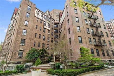 Riverdale bronx homes for sale. On average, homes in Riverdale, Bronx sell after 126 days on the market compared to the national average of 42 days. The average sale price for homes in Riverdale, Bronx over the last 12 months is $522,405 , up 15% from the average home sale price over the previous 12 months. 