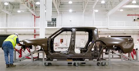 Rivian R1T Production Looks To Grow To 200 Units Per Week