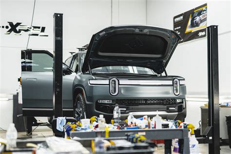 Rivian las vegas. Feb 22, 2023 at 12:52pm ET. By: Dan Mihalascu. Rivian is once again delaying production and deliveries of R1T electric pickup trucks equipped with the range-topping 400-mile Max Pack battery. The ... 