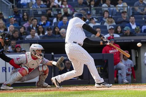 Rizzo enjoys no shifts, helps Yanks take 2 of 3 from Angels