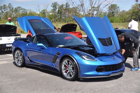 Road Runner Vettes