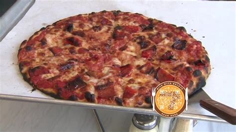 Roasted Red Pepper Pizza / Frank Pepe Pizzeria, Plantation