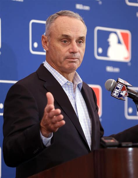 Rob Manfred will continue as MLB commissioner for a few more years