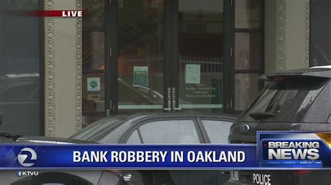 Robber hits bank on Oakland’s Piedmont Avenue