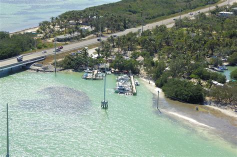 Robbie's marina. Well Robbies Marina is located at mile marker 77.5 on the bay side of the highway. The marina itself is actually located on Lower Matecumbe Key and if driving onto the keys from the north is located on the right as soon as you come off the bridge from Islamorada. For sat navs the address is: 77522 Overseas Hwy, Islamorada, FL … 
