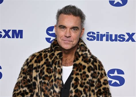 Robbie Williams is concerned he's going blind due to him shares warning