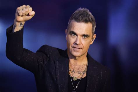 Robbie Williams is concerned that he is experiencing vision loss as he issues admonition