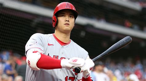 Roberts confirms Ohtani meeting, making Dodgers first team to publicly acknowledge talks