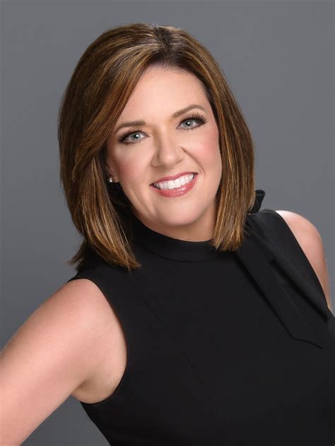  Robin Baumgarten is an American journalist who is currently a co-anchor on the WGN Morning News program, which airs from 6:00 to 10:00 am. In 1996, she became a member of the show, initially serving as an airborne traffic reporter and later as a transportation reporter. . 