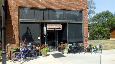 Rocheport missouri restaurants. Top 10 Best Restaurants in Rocheport, MO - November 2023 - Yelp - Meriwether Café and Bike Shop, The Bistro at Les Bourgeois Vineyards, The Silver Quenn Cafe, The 87 Diner, Northwood Diner, Grumpy's Bar B Que & More, The Hungry Tiger at Perche Creek Cafe, Midway One Stop Diner, Midway Family Restaurant, Backdoor Lounge 