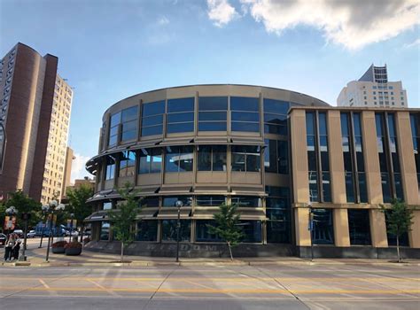 Rochester mn public library. In this digital age, reading has evolved from traditional hardcover books to the convenience of e-readers like Kindle. With the ability to store thousands of books in one device, it’s no wonder why more and more people are building their Ki... 