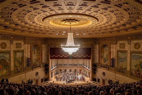 Rochester philharmonic. Long regarded as one of the world's premiere schools of music, the Eastman School of Music offers a uniquely inspiring array of artistic, scholarly, and creative opportunities. Situated in the heart of downtown Rochester, the home of the world-renowned Rochester Philharmonic, Eastman's stellar faculty, enduring legacy and entrepreneurial edge place … 