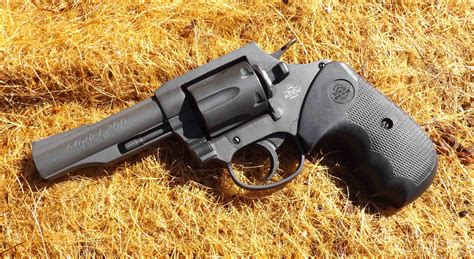 Rock Island Armory offered a series of revolvers chambered in .22 LR. Fans of the Rock Island M200 and M206 revolvers have been asking for a rimfire revolver for years. You asked; Rock Island answered. The RIA Imports AL22M revolver is one of a new series of rimfire revolvers brought out to satisfy this request.. 