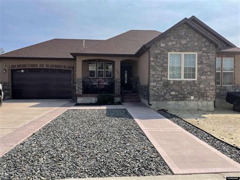 Rock springs wy homes for sale. What's the housing market like in 82901? Sold: 4 beds, 2.75 baths, 2270 sq. ft. house located at 2809 Colima Dr, Rock Springs, WY 82901 sold on Apr 11, 2024 after being listed at $339,000. MLS# 20240854. 