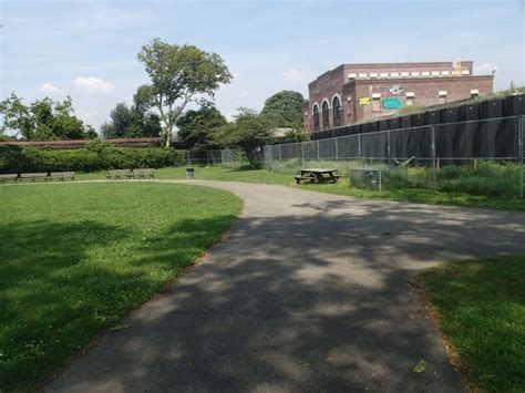 Rockaway Freeway Dog-friendly Areas : NYC Parks