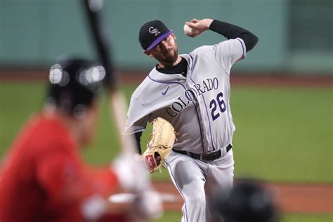 Rockies head into matchup with the Reds on losing streak