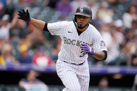 Rockies rally from 4-0 deficit to sweep Brewers, win fourth straight game