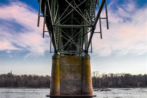 Rocks under Nickel Bridge