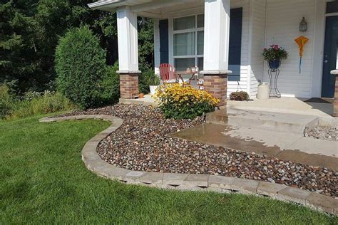 Rocks vs. Mulch: Which is Better for Landscaping?