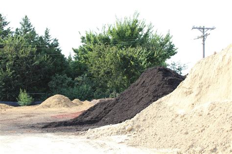 Rockwall - Mulch - Living Earth